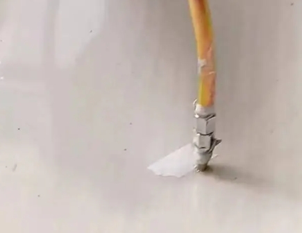 东昌府瓷砖空鼓维修公司专业解答在瓷砖铺贴过程中，如果使用的砂料过粗（如全部使用了粗砂），可能会导致以下问题